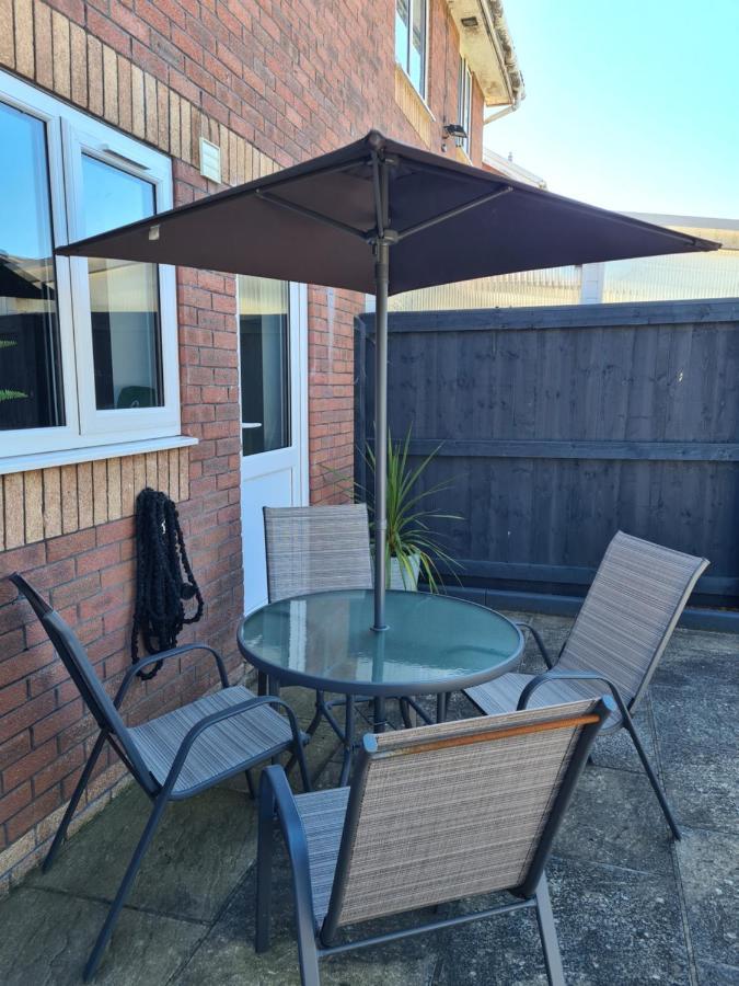 Stunning 2 Bed House Near Coastal Path/Lake/Beach Llanelli Eksteriør bilde
