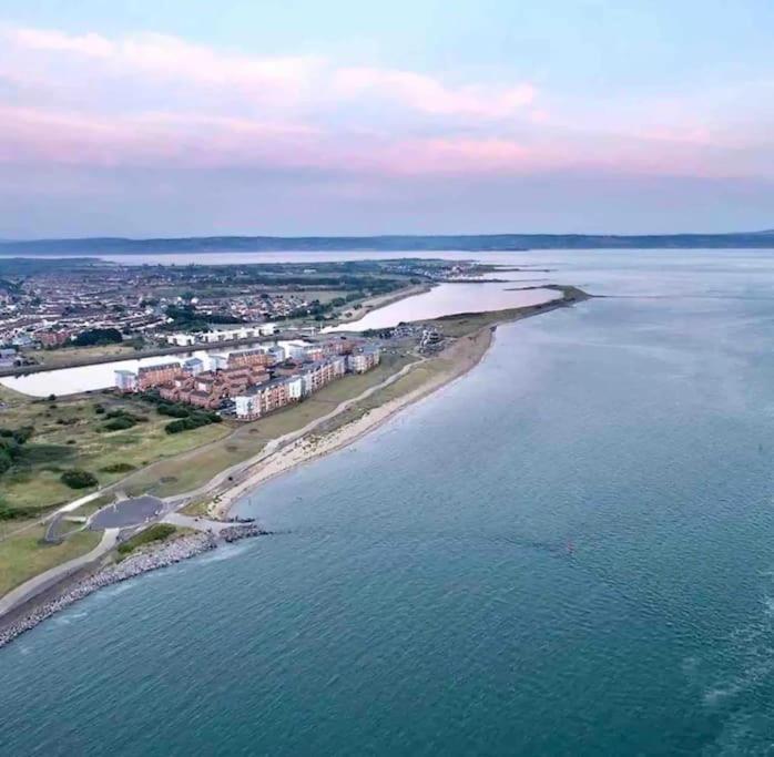 Stunning 2 Bed House Near Coastal Path/Lake/Beach Llanelli Eksteriør bilde